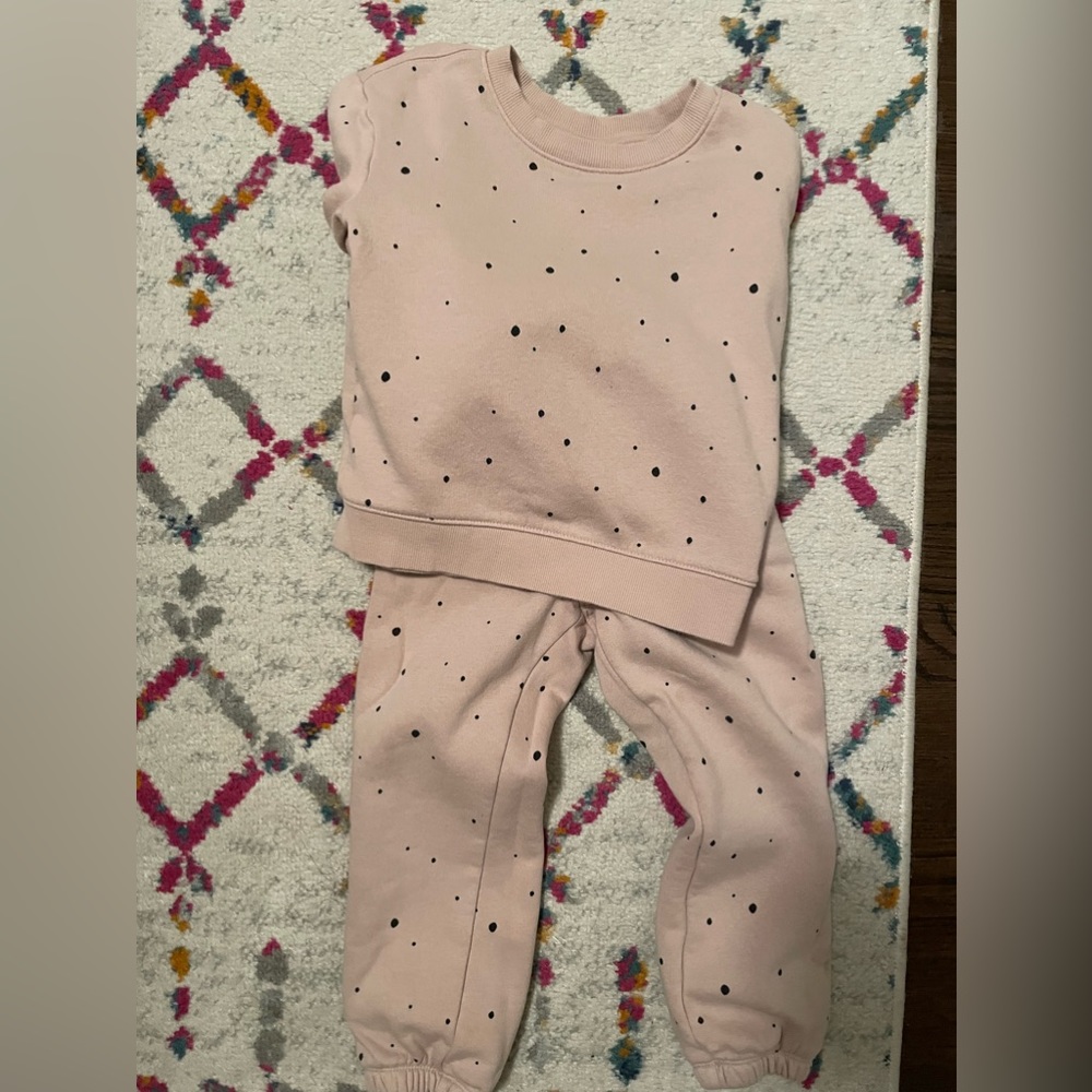 Girls Cat and Jack outfit! Euc take me home 🫵🏼🫵🏼